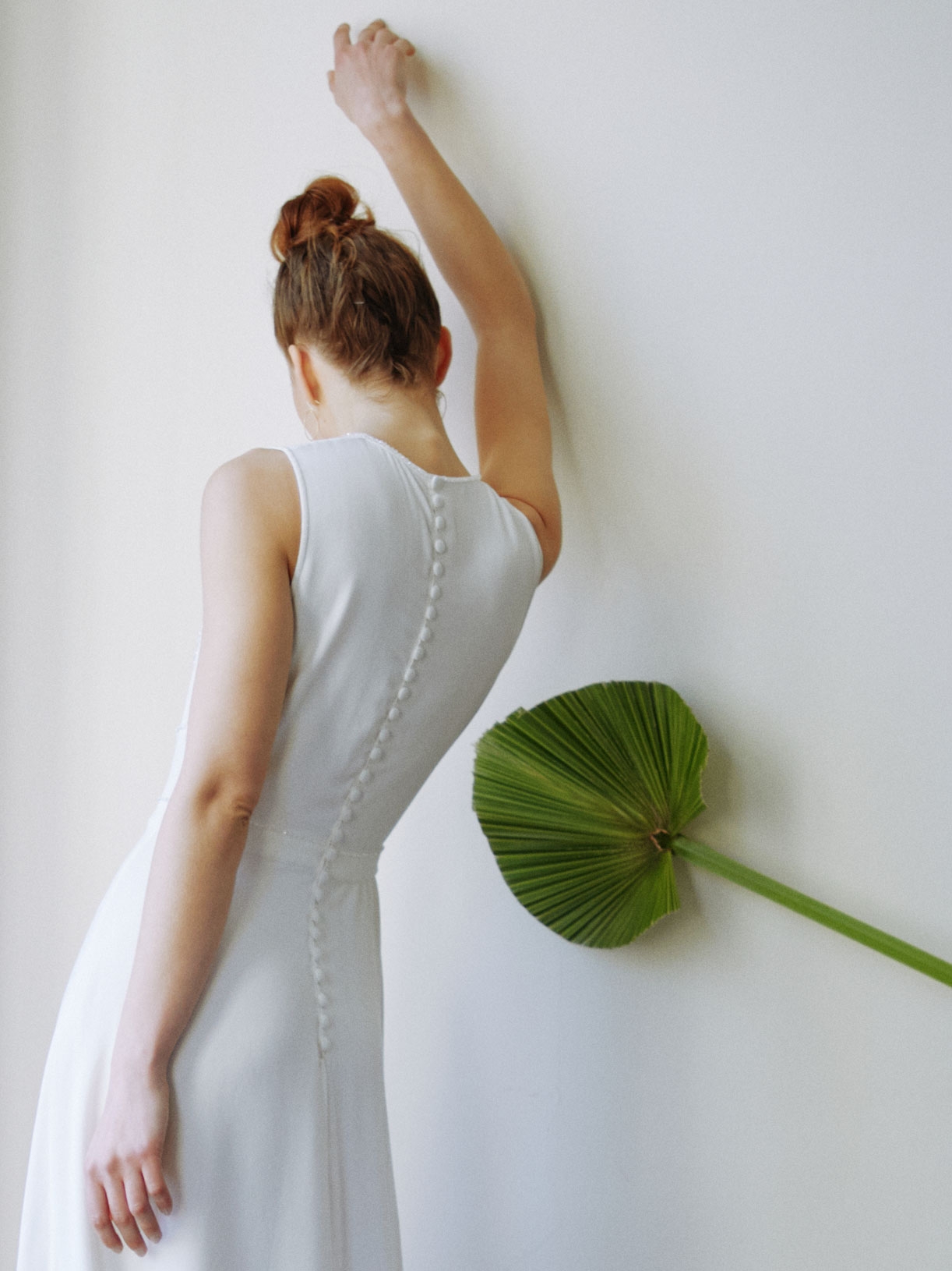 Stella - Robe de mariée trapèze longue avec décolleté sexy et strass - Créatrice de robes de mariée sur-mesure éthique et bio sur Paris - Myphilosophy