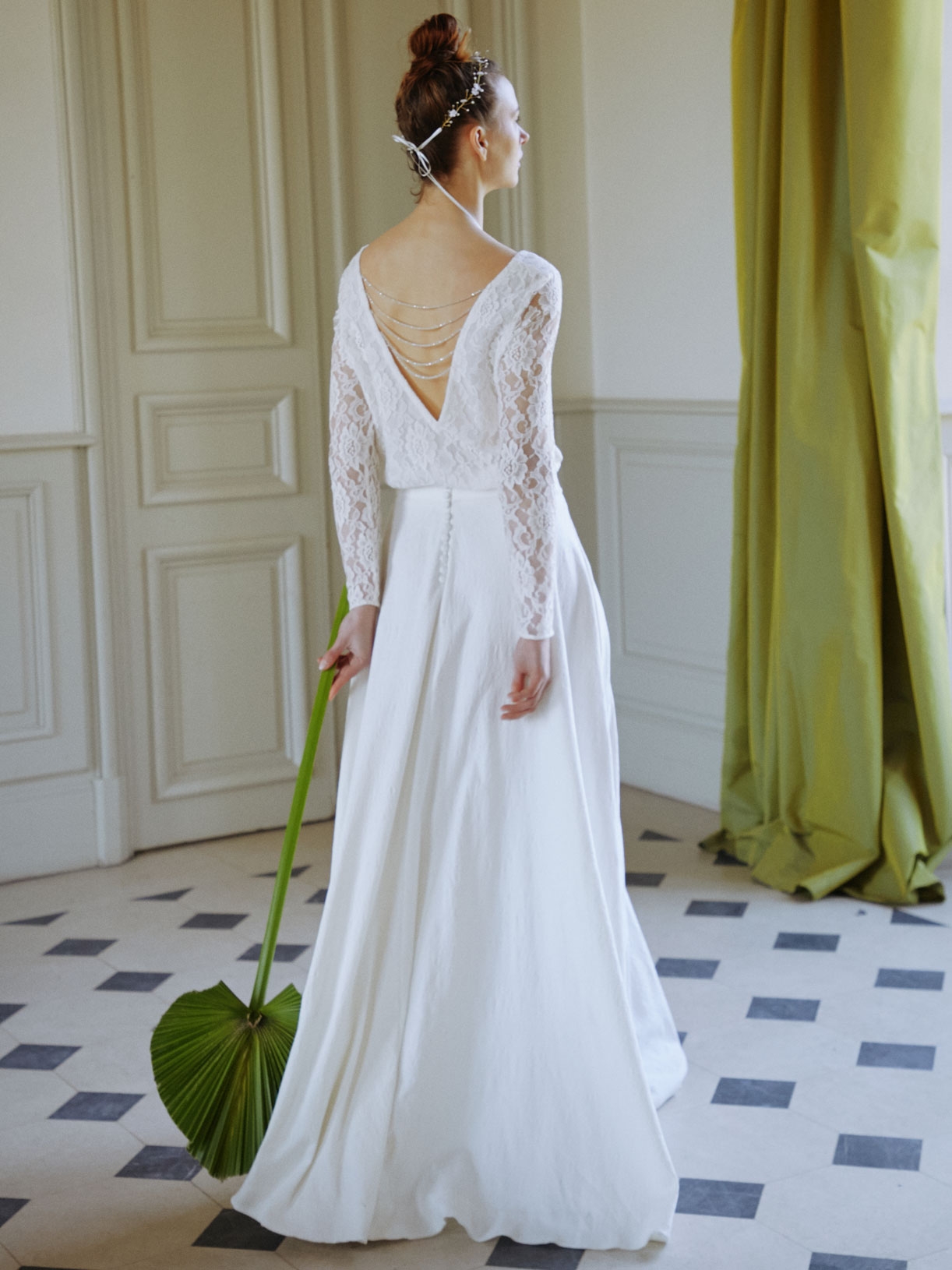 LOU - Blouse de mariée dos-nu en dentelle  - Créatrice de robes de mariée sur-mesure éthique et bio sur Paris - Myphilosophy